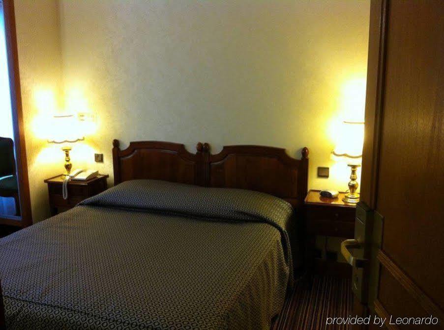 Hotel Saint Christophe Parigi